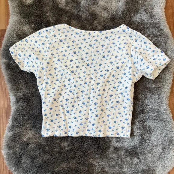 Brandy Melville blue floral amara top - Picture 5 of 6